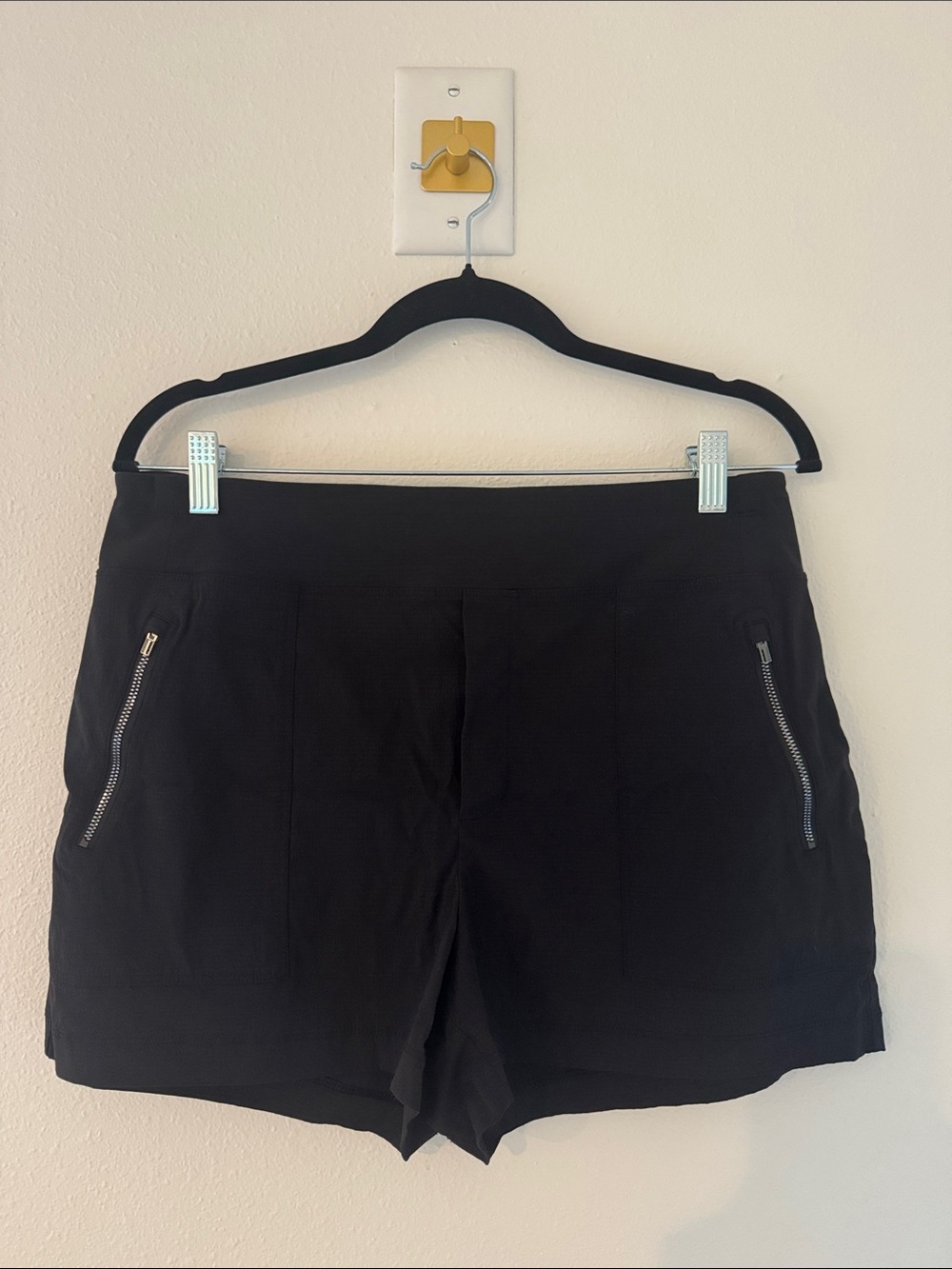 Athleta Black Zip-Pocket Stretch Trekkie Shorts
